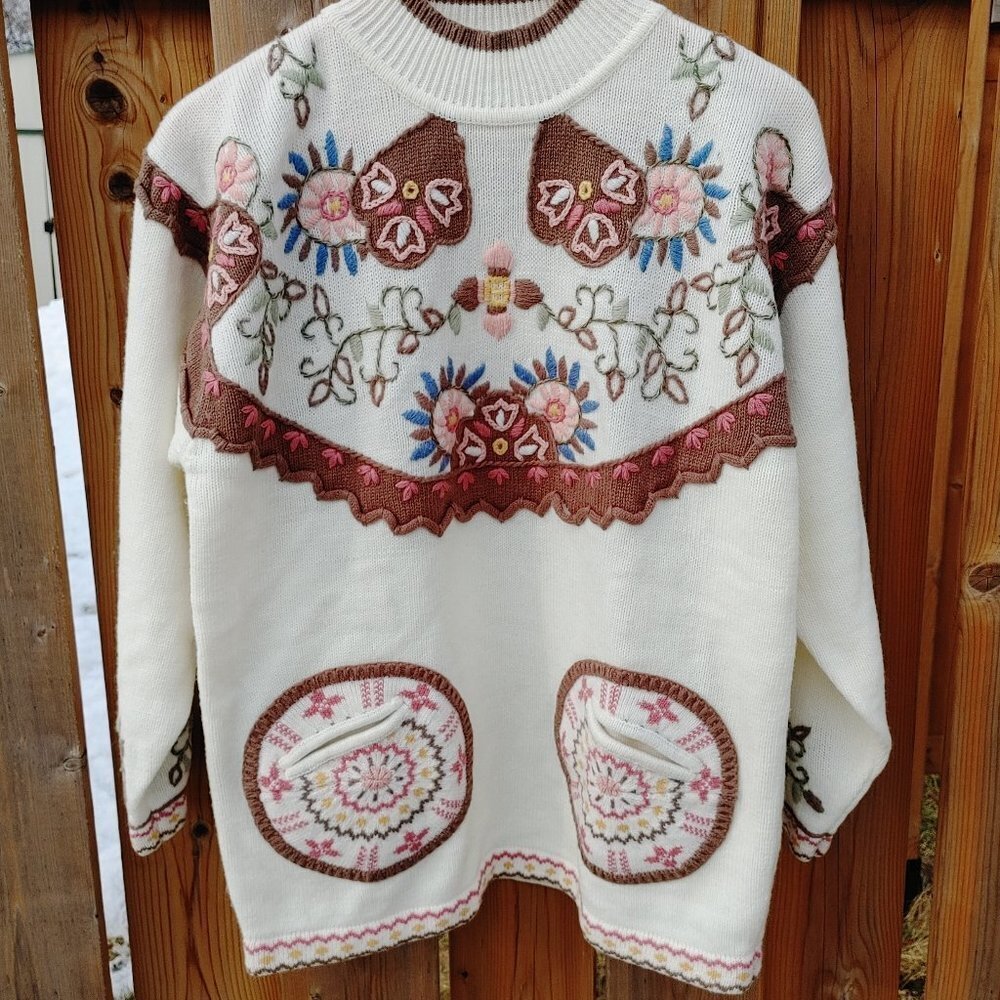 BEAUTIFUL Vintage PARAMOUR Embroidered Sweater FREE SIZE CIRCLE POCKETS